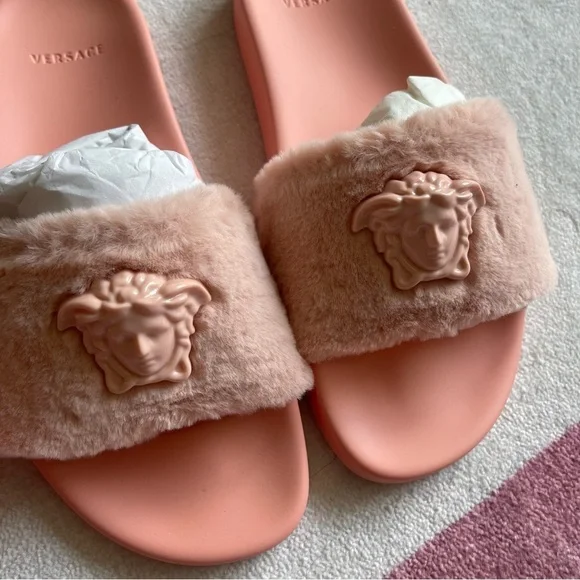 Versace Women’s La Medusa Faux Fur Slide 'Pale Pink' Size 41 - Picture 4 of 10